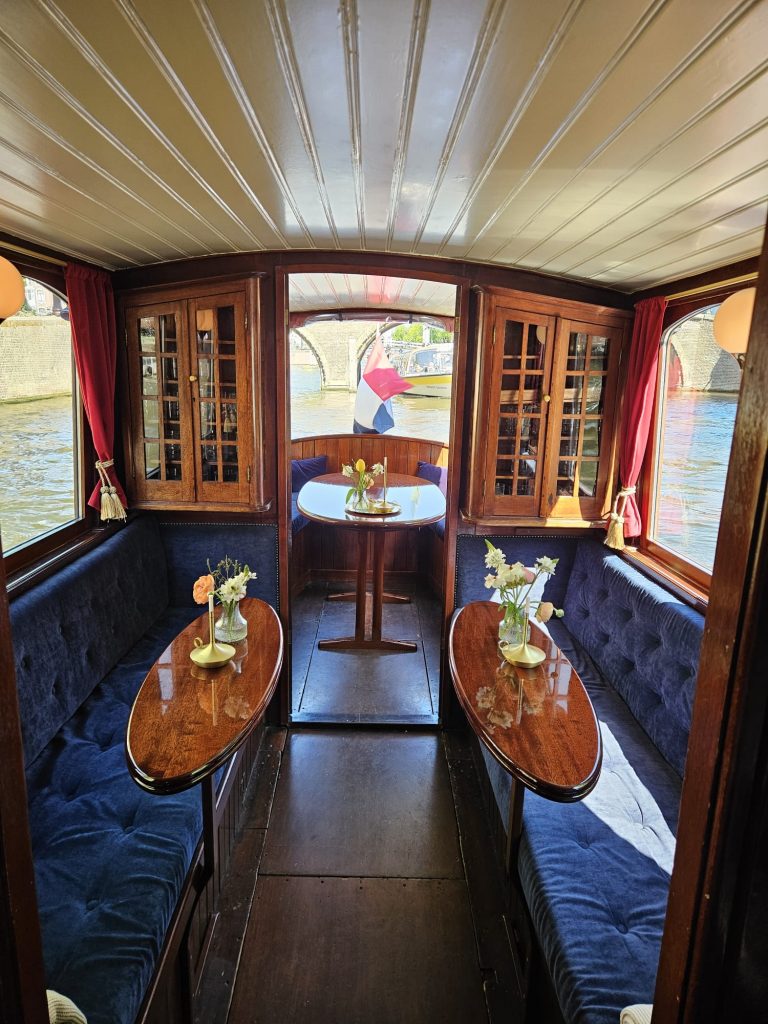 floating dinner cruise amsterdam