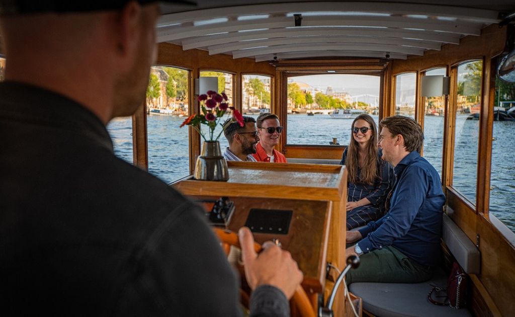 5 persons dining facilities in boat in amsterdam