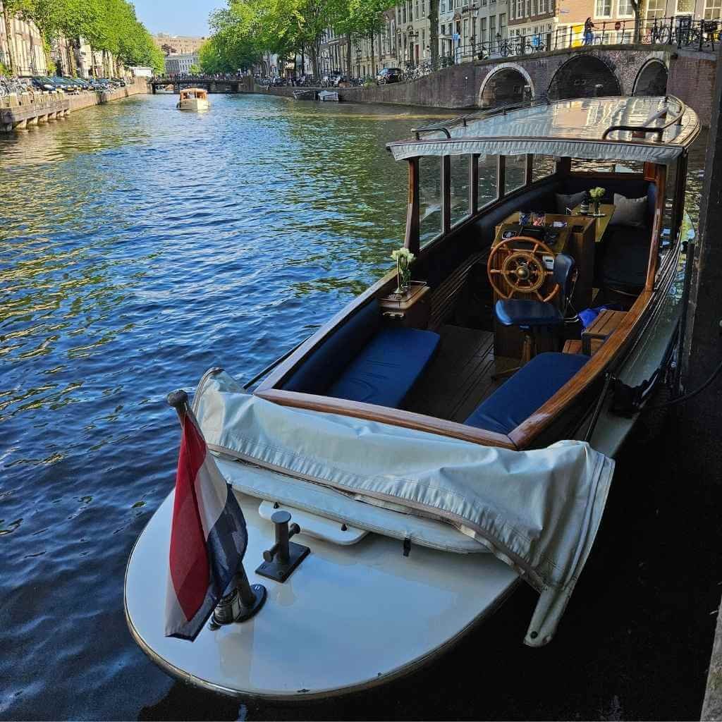 Perfect Private Boat Tour in Amsterdam with food and Champagne
